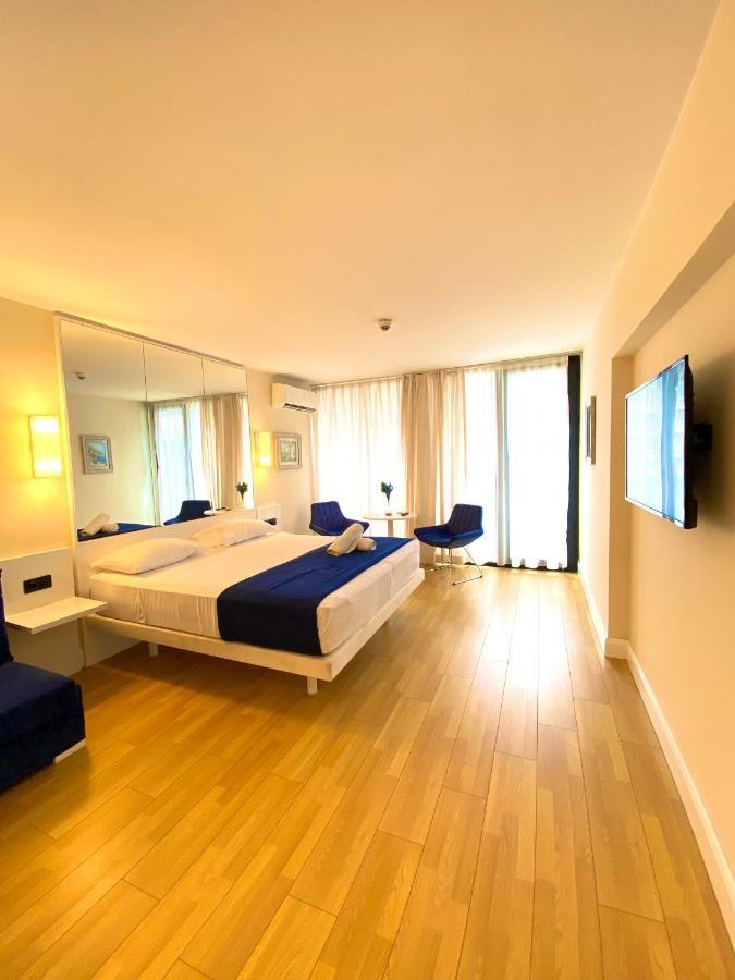 Aparthotel In City Batumi Exterior photo